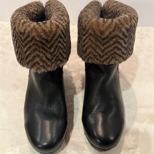 UGG Cora Lynn fold over clog boots size 7